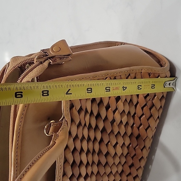 Etienne Aigner Tan leather purse With Woven Design - Picture 9 of 13